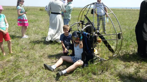 Прихожане Петропавловского храма прошли курс обучения полётам на параплане